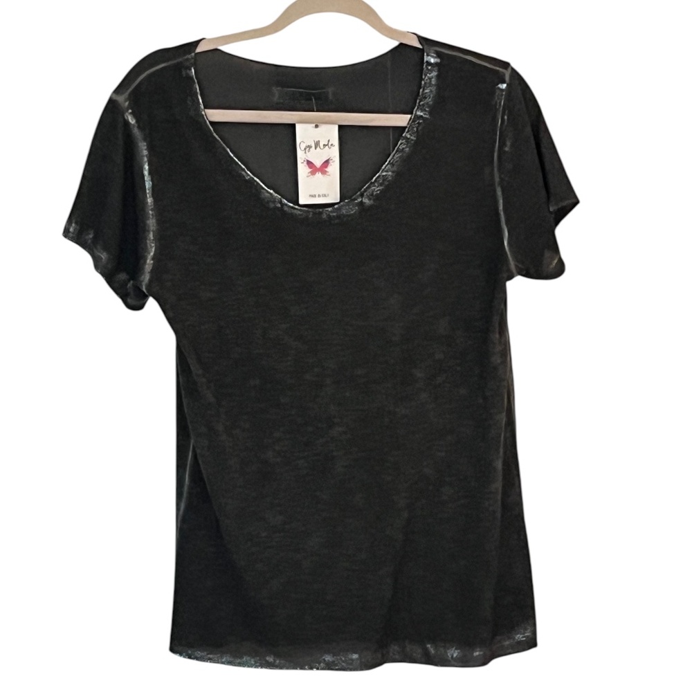 Black t-shirt with silver edges. Made in Italy. Size L.